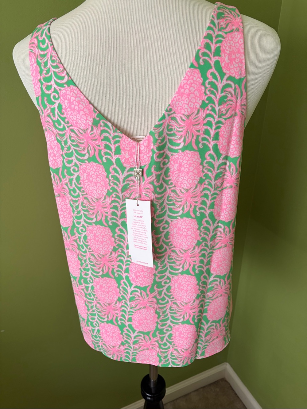 Lilly Pulitzer Fauna Green Party Like a Pineapple V-Neck Straight Hem Florin - Picture 4 of 8